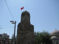 Laikrodis ir Turkijos vėliava Antalijoje